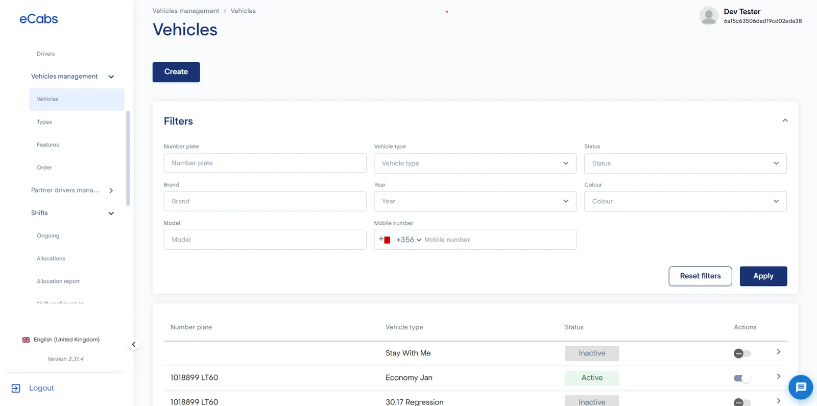 Fleet portal vehicle list with filters by plate, type, brand and status